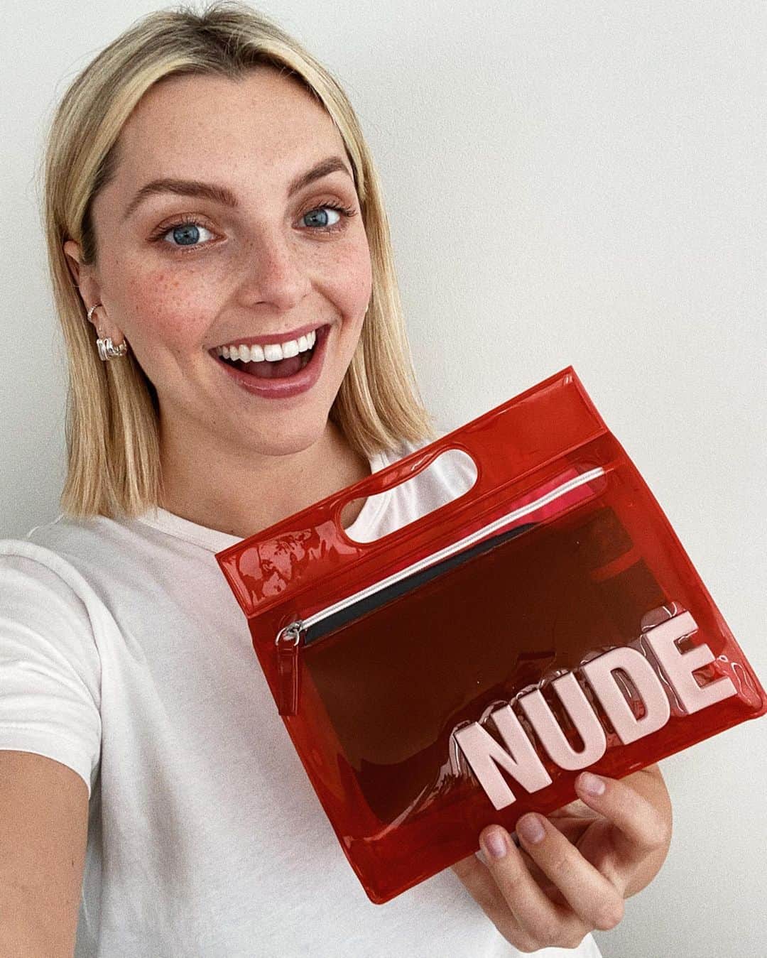 Estée Lalondeのインスタグラム：「{ad} Pssst I don’t know if you’ve heard but my @nudestix Nude but Not kit is available to buy NOW for a limited time only at @theofficialselfridges ✨💕 Including the Nudies Matte All Over Face Blush in the shade Salty Siren which is exclusive to my kit! 🥰 #Nudestix #EsteeNudestix #NudeButNot #Ambassador」