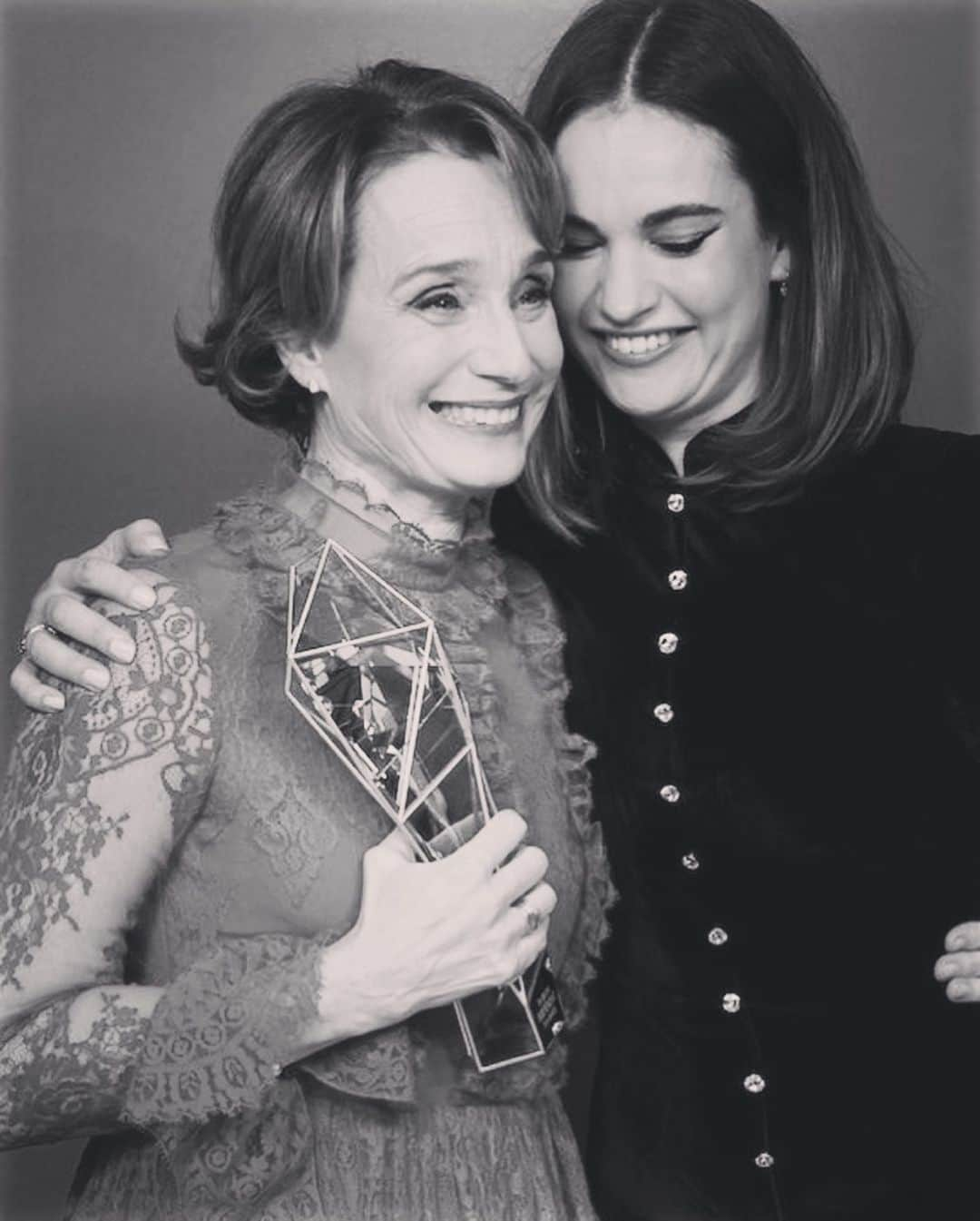 リリー・ジェームズさんのインスタグラム写真 - (リリー・ジェームズInstagram)「@bifa_film Celebrating and honouring @kristinscottthomas with the Richard Harris Award. And dragging @joshographee - Best Actor, into the photo booth! Such a special night, will always remember! Congrats KST x」12月5日 1時39分 - lilyjamesofficial