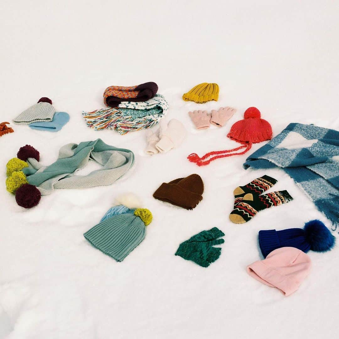 Urban Outfittersさんのインスタグラム写真 - (Urban OutfittersInstagram)「Time to embrace the chill: take 30% off sweaters and cold weather accessories right now in our cold weather sale!」12月5日 1時49分 - urbanoutfitters