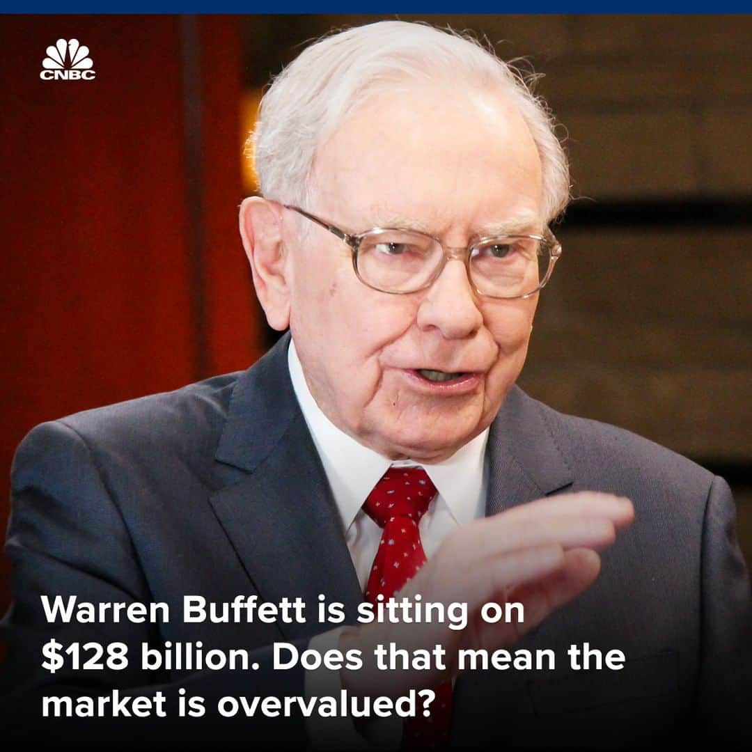 CNBCさんのインスタグラム写真 - (CNBCInstagram)「Warren Buffett has a whopping $128 billion to burn.⁠ ⁠ So then why did he just back out of a bidding war after a slightly higher offer topped Berkshire Hathaway’s? One potential reason: The market could be way overvalued.⁠ ⁠ Little is cheap in the market right now as stocks’ record run this year drives multiples higher across the board and lifts most stocks. The S&P 500 is up 25% this year, on pace for its best annual performance since 2013.⁠ ⁠ That could explain why the Oracle of Omaha was shy to spend a little more of his giant cash pile to outbid his competitor.⁠ ⁠ It begs the question, if Buffett isn’t willing to pay a premium, should you?⁠ ⁠ Read more at the link in bio.」12月5日 1時50分 - cnbc