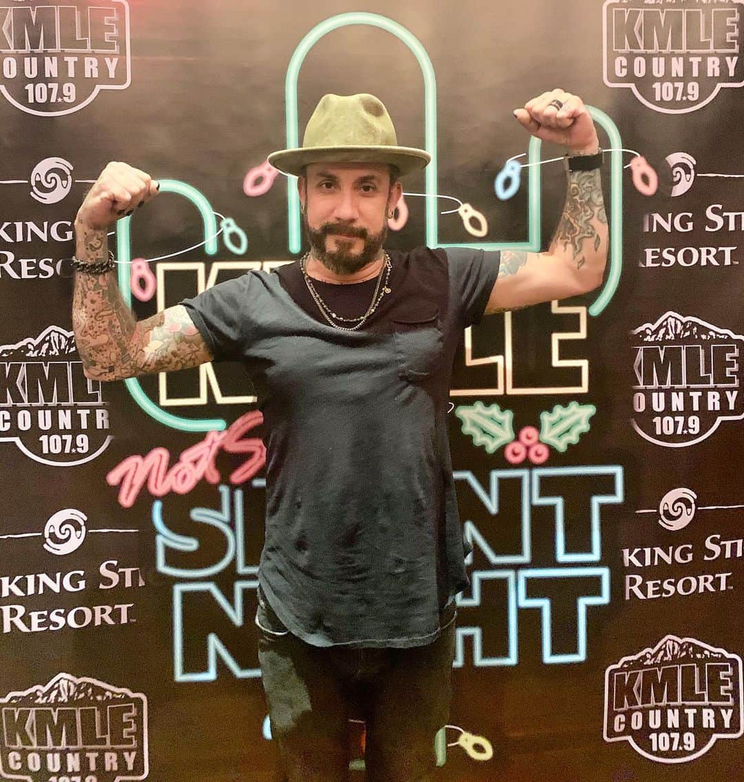 A.J.のインスタグラム：「Not so silent night is right! Lol Thank you to the whole family at @kmle1079.」