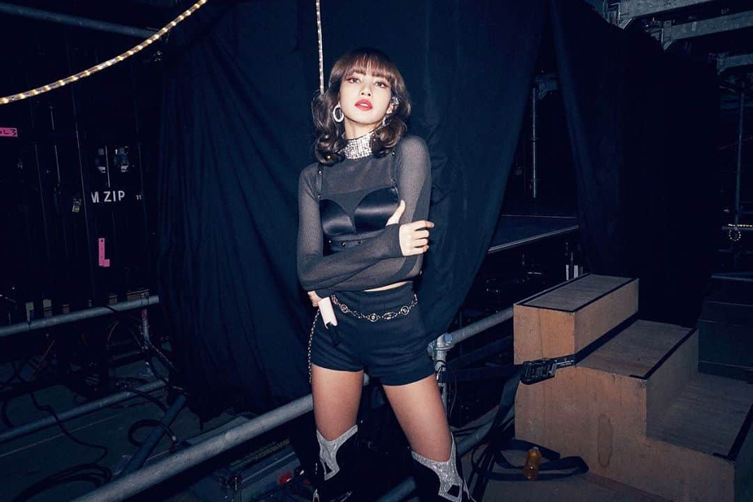 リサさんのインスタグラム写真 - (リサInstagram)「Such an amazing start for our DOME tour! Thank you BLINKS」12月5日 1時52分 - lalalalisa_m