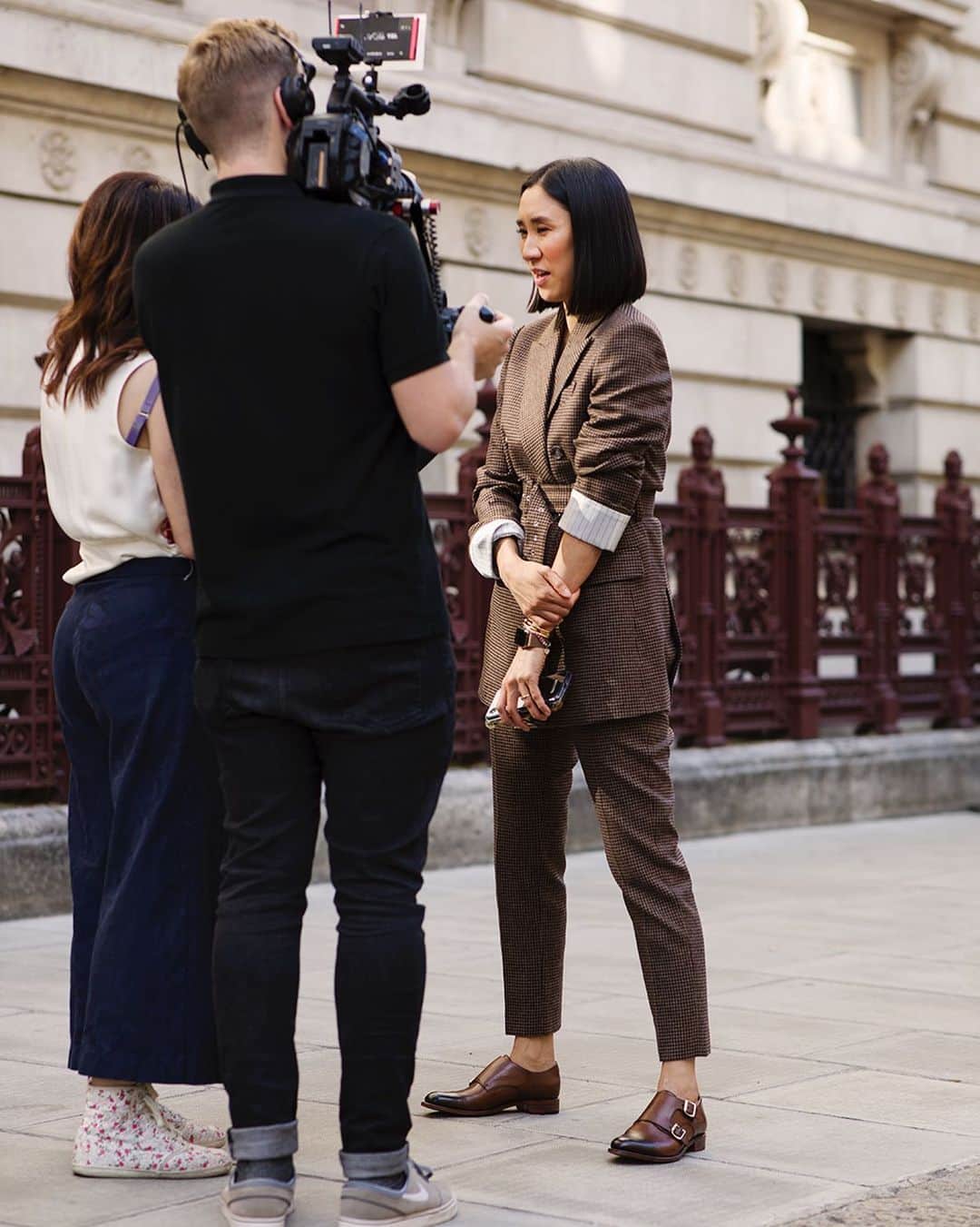 スコット・シューマンのインスタグラム：「@evachen212 looking adorable in her menswear tailored look! Don’t even get me started on the double monk strap shoes!」