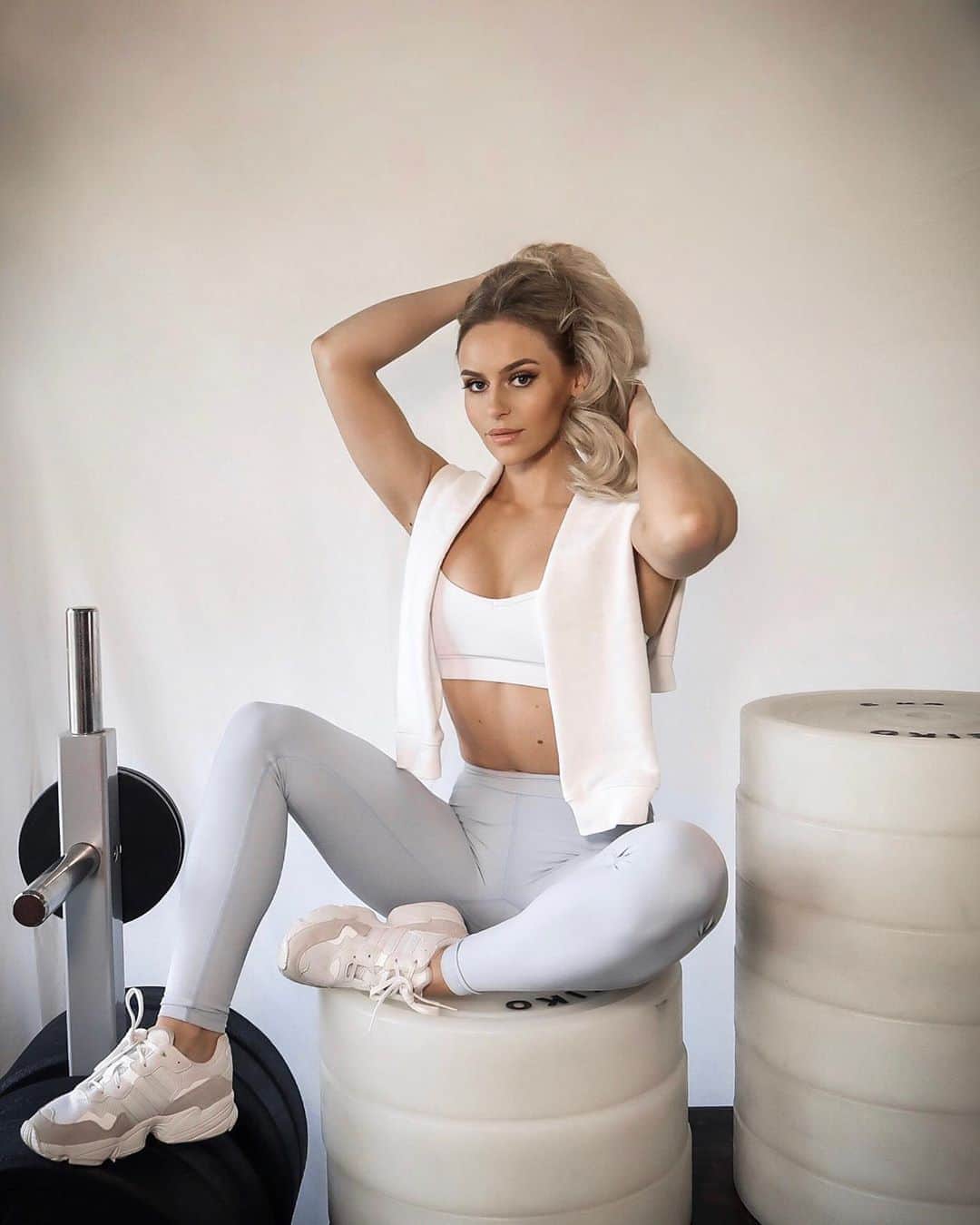 Anna Nyströmのインスタグラム：「Matching todays gym outfit with the colors of the season ❄️🌨🌬」
