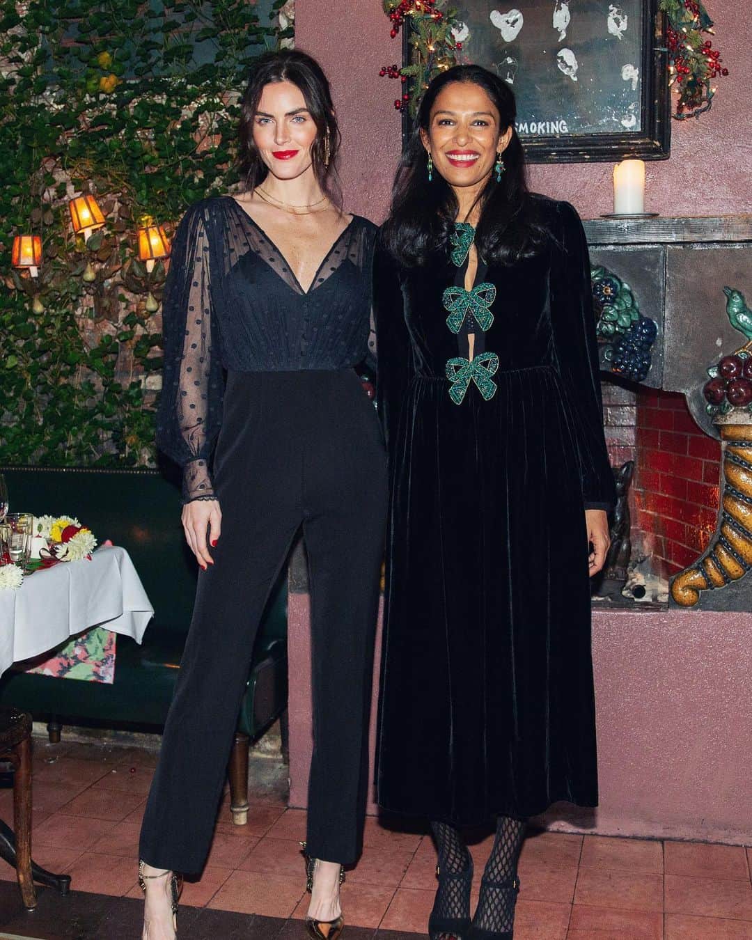 ヒラリー・ローダのインスタグラム：「Kicking off the holiday season with @saloniofficial last night 🎄♥️」