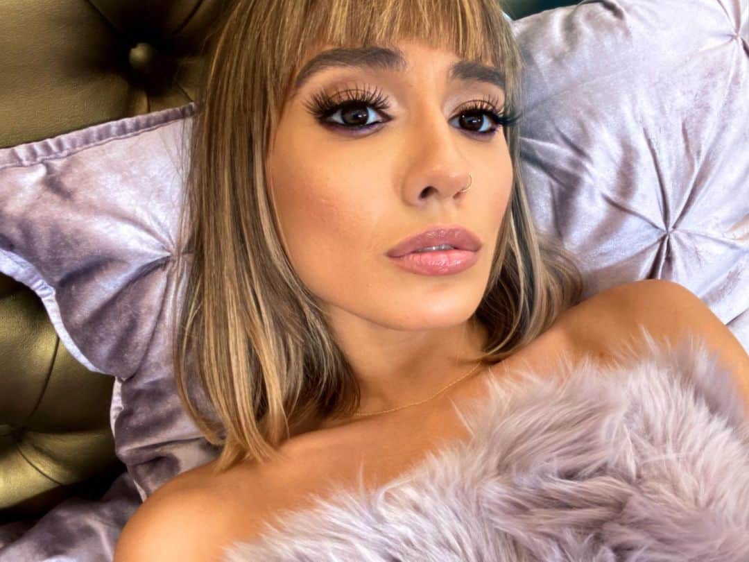 Janice Griffithのインスタグラム：「on set for @julesjordanx with @dredddevastate + @makeupbyrosalinda」