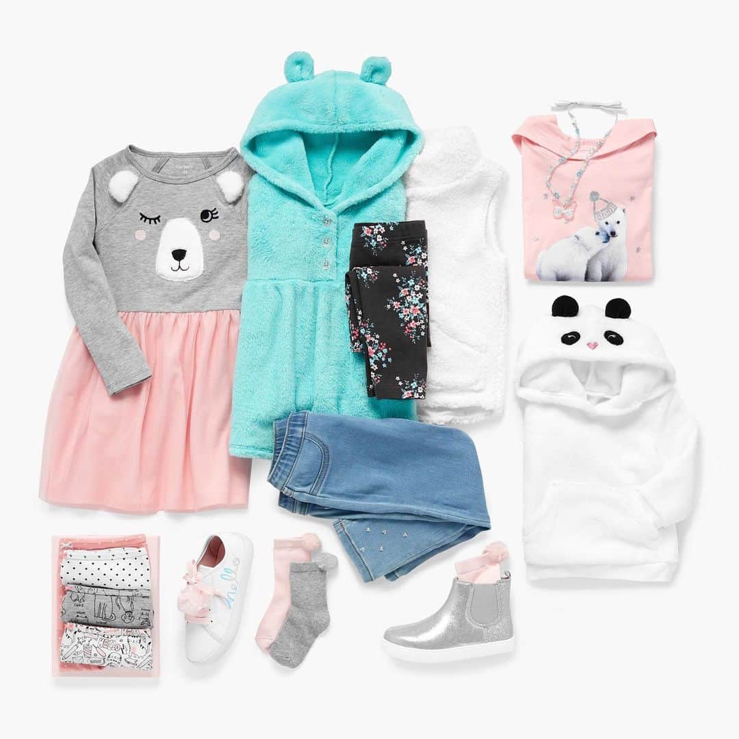 のインスタグラム：「Whether she wants a cute bear dress, pullover or tee... we've got you covered. 💗🐻🐼❄️ #babybear #lovecarters」