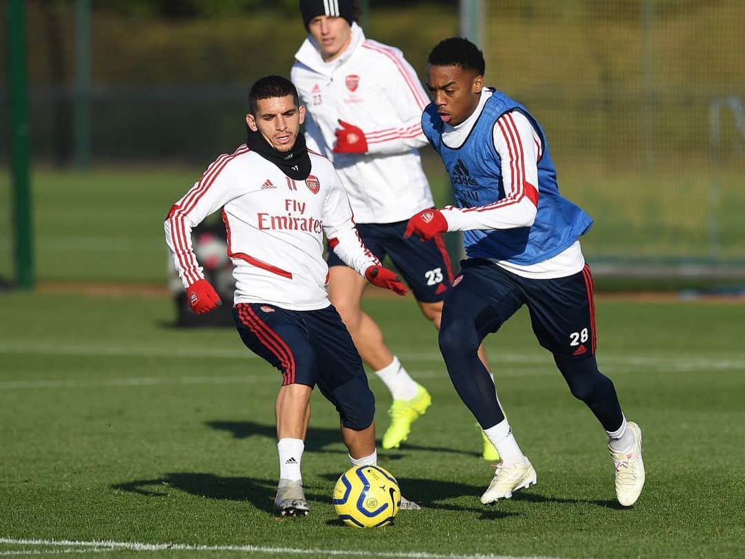 ルーカス・トレイラさんのインスタグラム写真 - (ルーカス・トレイラInstagram)「#COYG🔴 #LT11 ⚽️💪🏻」12月5日 2時19分 - ltorreira34