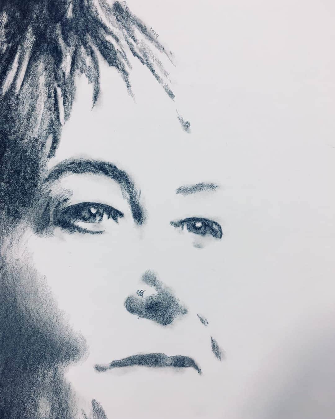 Emeli Sandéのインスタグラム：「Happy Birthday to the most beautiful earth angel I'm so lucky to call Mum. Thank you for everything you do for so many! Just as your heart has no limit nor should the celebrations! Party hard Angel of the far north! 🎉❣❣❣🎉」