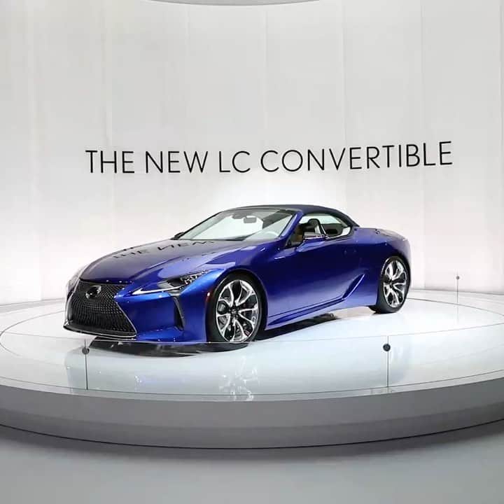 Lexus USAのインスタグラム：「Let there be light...and air. The top of the #LexusLCC drops in less than 15 seconds. Did you get to see it in all its roofless glory at the #LAAutoShow? Tell us what you think.」