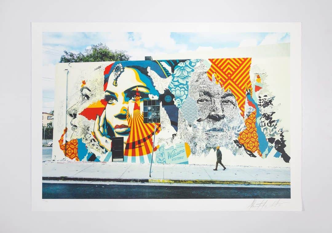 Shepard Faireyのインスタグラム：「AMERICAN DREAMERS AVAILABLE TODAY, DECEMBER 4TH AT @UNDERDOGS_GALLERY! ⠀⠀⠀⠀⠀⠀⠀⠀⠀⁣ "American Dreamers" is a collaborative mural in Los Angeles that I worked on with @vhils in 2018. A lithograph print of this mural is now available at @underdogs_gallery: under-dogs.net/shop! It was printed at Idem Studio - a historical, fine-art print shop in Paris, where they use a very special process to print their lithographs. Visit the link in bio to learn more about their lithography! Stay tuned, a select number of these prints will be released on my site in the near future. - Shepard ⠀⠀⠀⠀⠀⠀⠀⠀⠀⁣ American Dreamers. Seven color lithograph on paper. Printed on a Marinoni press at Idem Studio, Paris. 70 x 100 cm. Signed by Vhils and Shepard Fairey. Numbered edition of 450. €450 (Euros). Available on Wednesday, December 4th @ 4 PM GMT (Lisbon/London time) at under-dogs.net/shop⁠.」