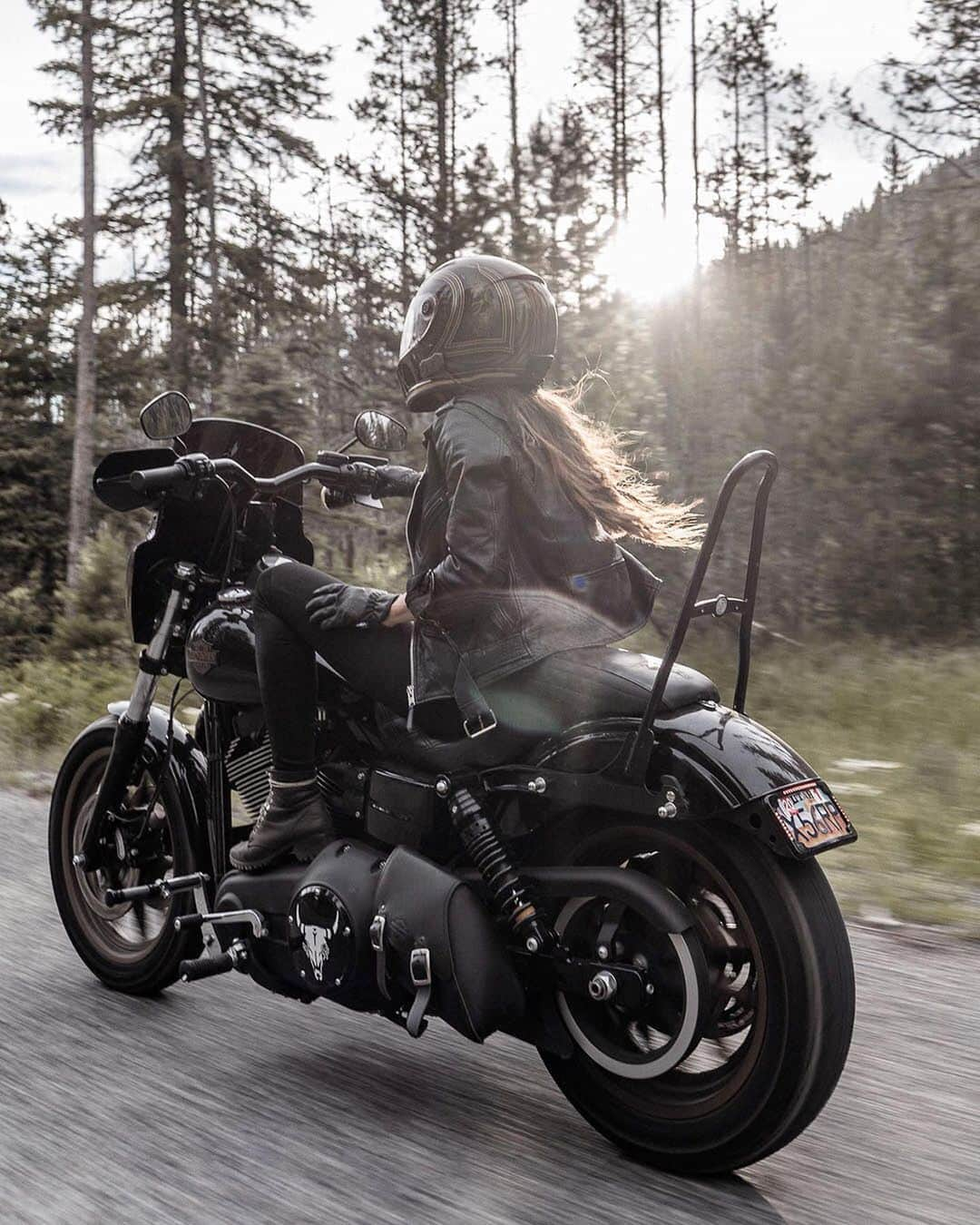 Harley-Davidsonさんのインスタグラム写真 - (Harley-DavidsonInstagram)「Cruising through cedar canyons and breathing in that mountain air, @thelitas spent five August days traveling 2,000 miles through #GlacierNationalPark. Who else has ridden through these majestic peaks? #HarleyDavidson 📷 @dan_sammons」12月5日 3時48分 - harleydavidson