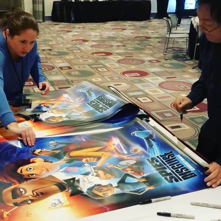 マシ・オカのインスタグラム：「Time Lapse not Boomerang. #SpiesInDisguise #WellOiledMachine #WentThrough5Sharpies」