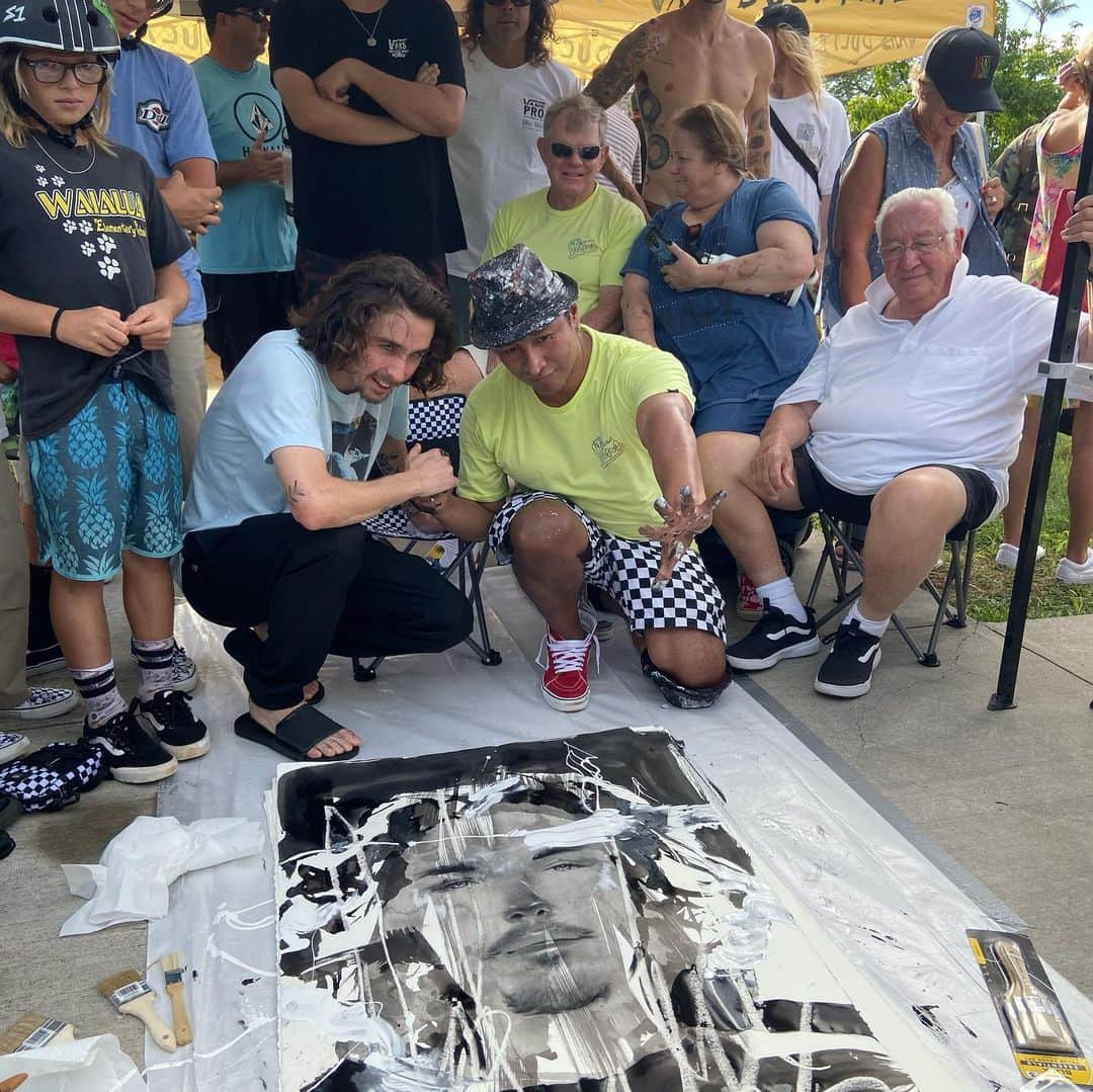 Vans Skateさんのインスタグラム写真 - (Vans SkateInstagram)「The clouds parted 🌧 and the 🌞 came out just in time for yesterday’s ripping #VansDuctTape Skate Jam with the @VansSurf fam at Banzai Skatepark on the North Shore. Thanks to all who came out to the jam and enjoyed the premiere of @GrossoSucks’ Love Letter to Hawaii (coming online Dec 5th) 🤙. 📸: @JimmiCane」12月5日 4時56分 - vansskate