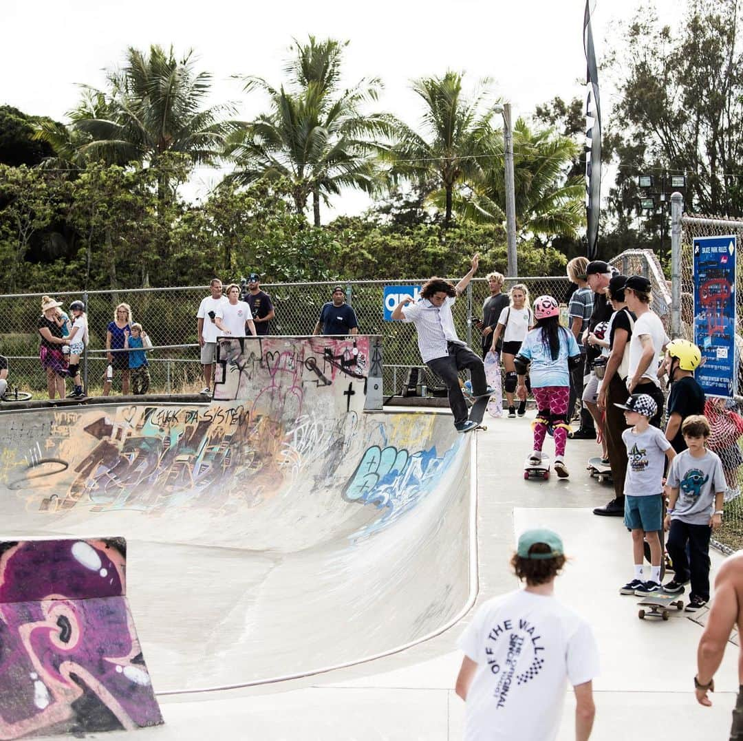 Vans Skateさんのインスタグラム写真 - (Vans SkateInstagram)「The clouds parted 🌧 and the 🌞 came out just in time for yesterday’s ripping #VansDuctTape Skate Jam with the @VansSurf fam at Banzai Skatepark on the North Shore. Thanks to all who came out to the jam and enjoyed the premiere of @GrossoSucks’ Love Letter to Hawaii (coming online Dec 5th) 🤙. 📸: @JimmiCane」12月5日 4時56分 - vansskate