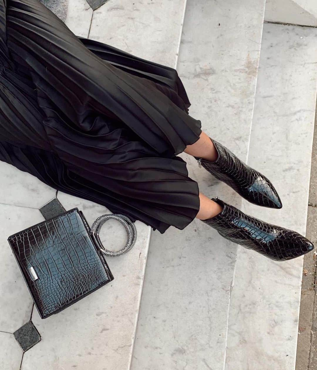 ALDO shoesさんのインスタグラム写真 - (ALDO shoesInstagram)「Looks like @saarazai is making her way to our #AldoNights event in London tonight. Check out our stories for an exclusive look into our festive evening. #AldoCrew」12月5日 5時05分 - aldo_shoes