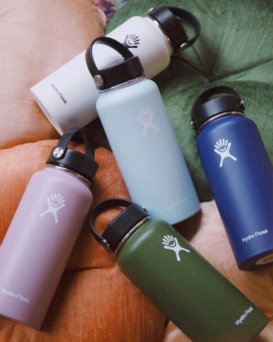 Urban Outfittersさんのインスタグラム写真 - (Urban OutfittersInstagram)「It's Day 4 of #12DaysofUOGifted! Today, we're giving away a bundle of @Hydroflask water bottles—you can enter by following @UrbanOutfitters and tagging a friend (your fave VSCO girl, perhaps?) in the comments. We'll reach out to the winner by tomorrow, 12/5 at 5pm EST! #UOGifted」12月5日 5時01分 - urbanoutfitters