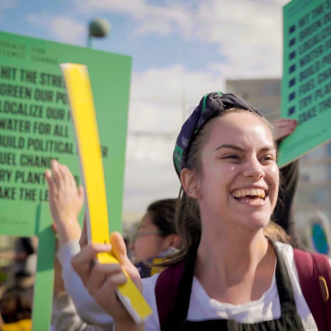 LUSH Cosmeticsさんのインスタグラム写真 - (LUSH CosmeticsInstagram)「On December 6, young people across the US are leading a #ClimateStrike for action on the climate crisis, the biggest threat to our future. Building on the momentum of the largest youth-led mobilization in US history back in September, global society remains at a crossroads: will we choose money and greed, or the future of humanity? ⁠ ⁠ These strikes are another opportunity to say that you choose us, the kids. Learn more about how to #StrikeWithUs on our link in bio. 🌎」12月5日 6時00分 - lushcosmetics
