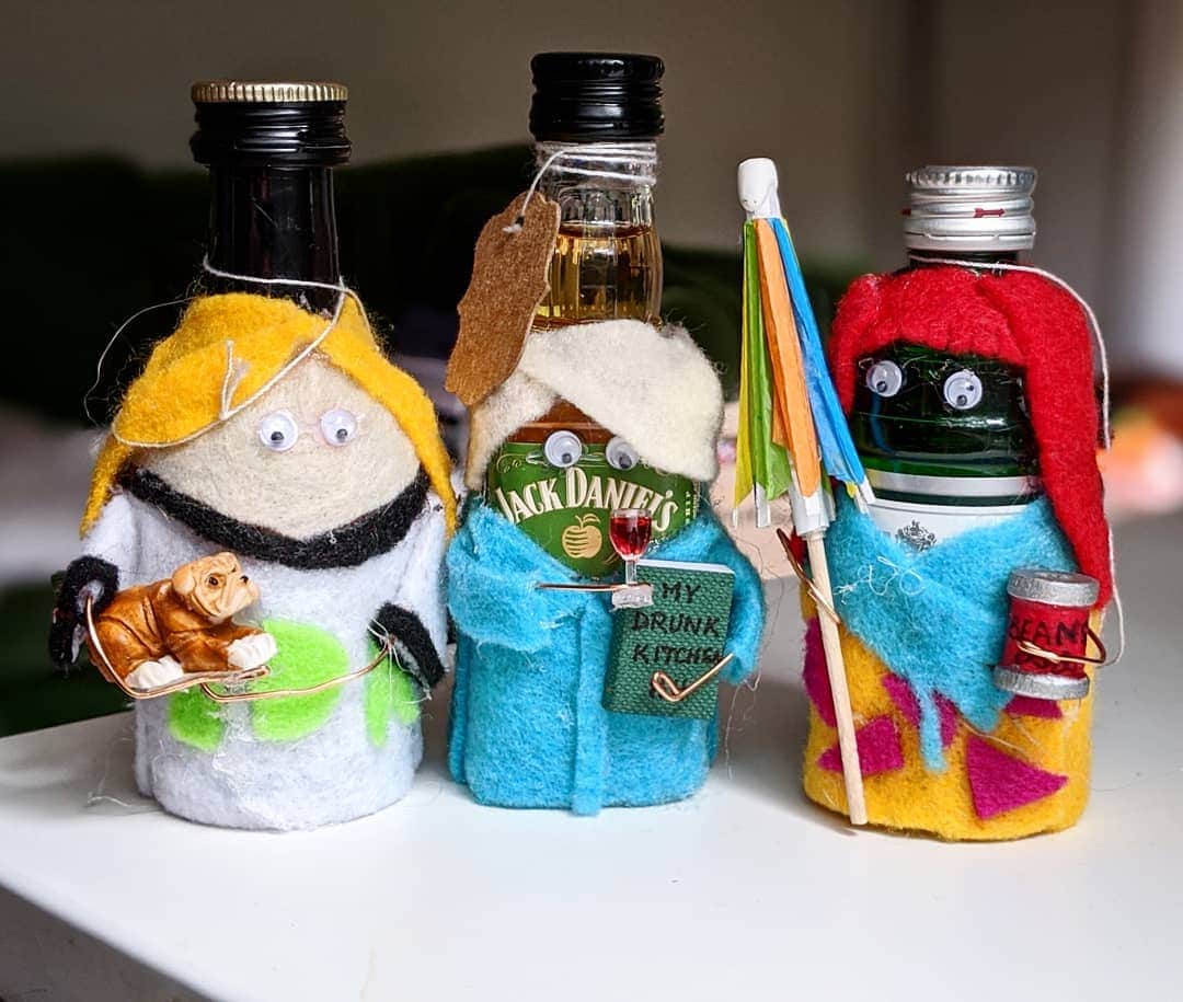 ハナー・ハートのインスタグラム：「I need to thank GILL HARTLEY for making these incredible creations. Gill! I just opened up some boxes from tour and this has really put a spring in my step today. Thank you! I hope you see this. Such time and talent! Bless you!」