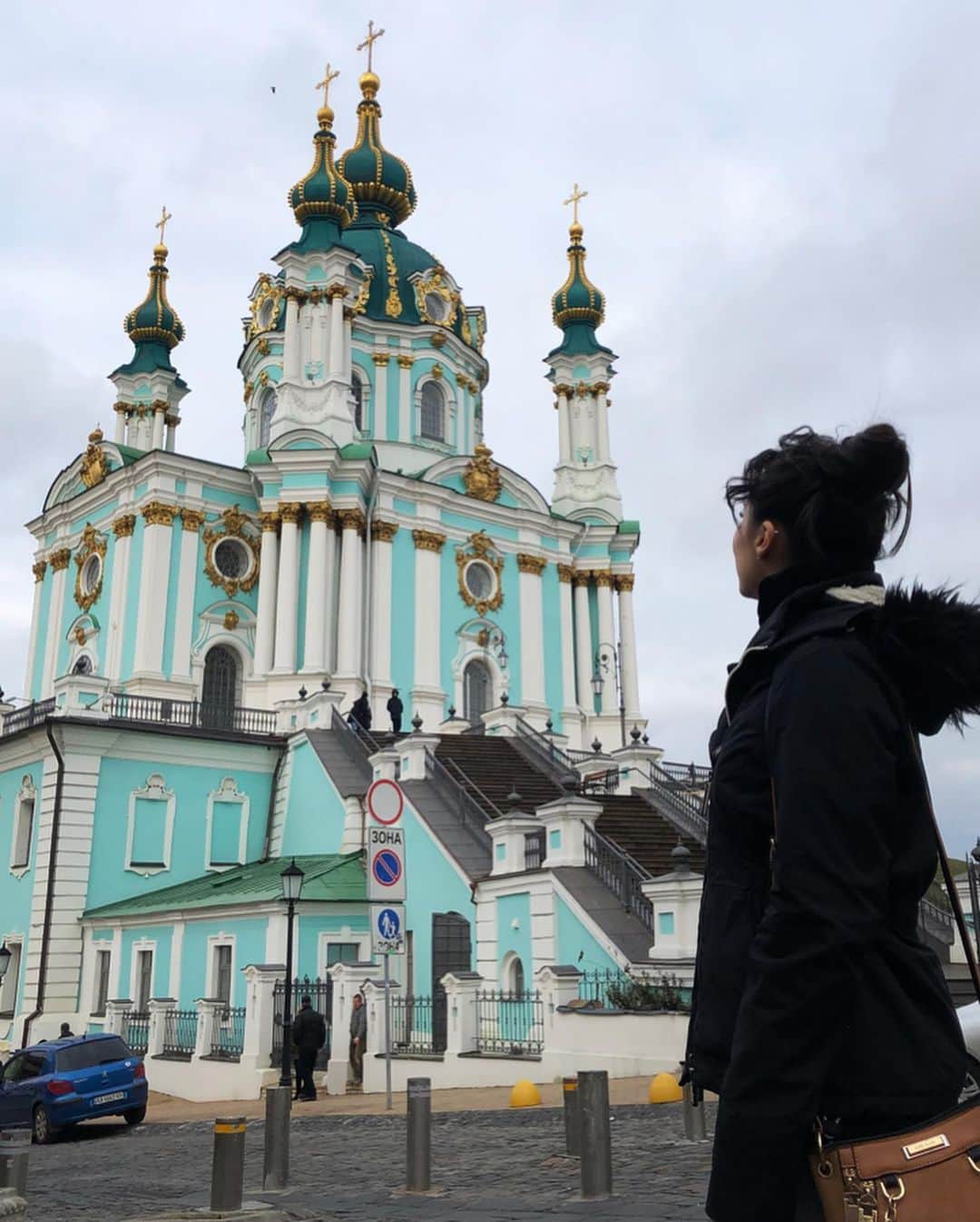 マリッサ・キングさんのインスタグラム写真 - (マリッサ・キングInstagram)「My favourite church here in Kiev. The first picture was on my first day. It was the only time the sun peeped through the clouds and right onto the building. Absolutely stunning. We were so lucky to live right next to it and see it everyday. #kiev #ukraine #ukrainechurches #amazingbeauty #europe」12月5日 6時28分 - marissapking