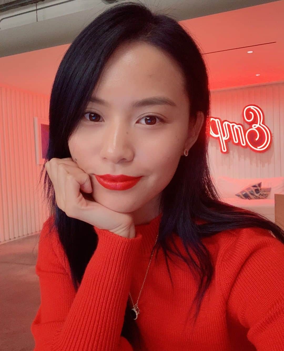 のインスタグラム：「All I want for Christmas is... 🎄⁠ -⁠ -⁠ -⁠ -⁠ -⁠ -⁠ -⁠ -⁠ -⁠ -⁠ -⁠ - #selfie #asiangirls #asian #asians #instapic #cute #instagood #beauty #skincare #instabeauty #beautyaddict #makeup #skin #beautyblog #cosmetics #naturalbeauty #healthyskin #beautyguru #beautyproducts #makeupjunkie #beautyqueen #beautygram」
