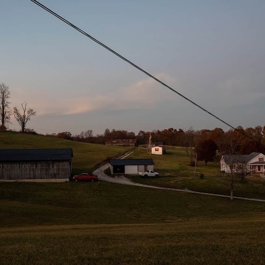 The New Yorkerさんのインスタグラム写真 - (The New YorkerInstagram)「McKee, Kentucky, is the seat of one of the poorest counties in the U.S.—and has some of the fastest Internet in the country. For nearly 15 million Americans living in sparsely populated communities, there is no broadband Internet service at all. But in Jackson and Owsley Counties, every home and business is outfitted with high-speed fibre-optic cable. At the link in our bio, read about the widening rural-urban digital divide and the rural towns investing in the infrastructure to bridge the gap. Photographs by @marlenasloss for The New Yorker.」12月5日 7時06分 - newyorkermag