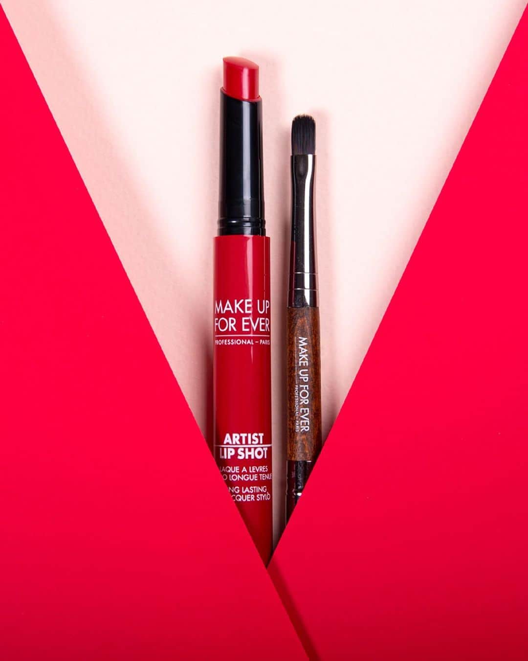 MAKE UP FOR EVER OFFICIALさんのインスタグラム写真 - (MAKE UP FOR EVER OFFICIALInstagram)「You’re the brush to my #ArtistLipShot. -  #ArtistLipShot in 400 Pure Red and #LipBrush 304  #makeupforever」12月5日 7時26分 - makeupforever