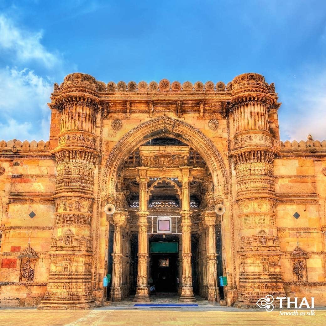 タイ航空さんのインスタグラム写真 - (タイ航空Instagram)「Jama Jasjid AKA Jumah Mosque, constructed with yellow sandstone in the 1400s, is considered the most splendid mosque in present-day Ahmedabad, India.  #ThaiAirways #JamaMasjid #JumahMosque #Mosque #Ahmedabad #India #FlyTHAItoAhmedabad #FlyTHAItoIndia」12月5日 7時39分 - thaiairways