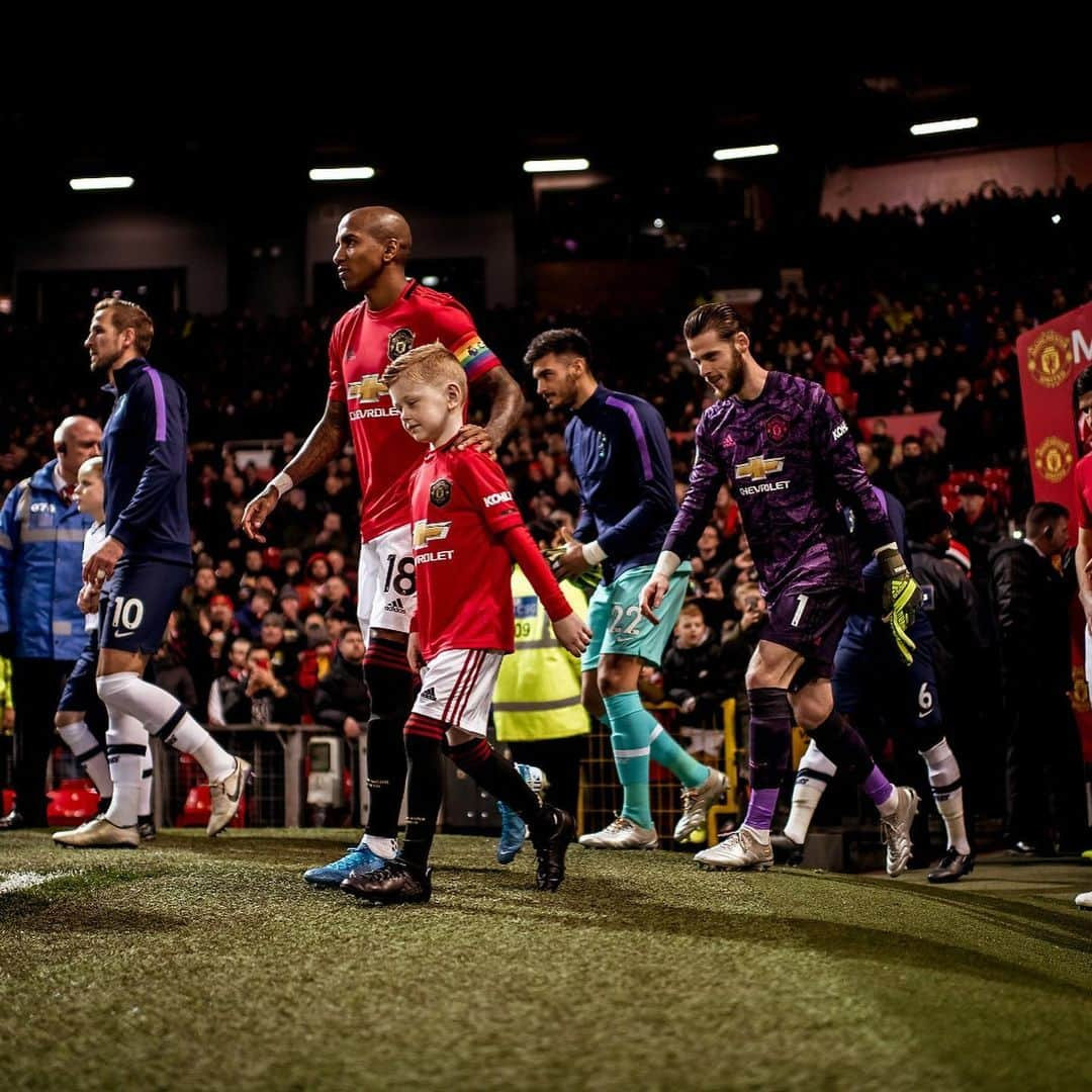 アシュリー・ヤングさんのインスタグラム写真 - (アシュリー・ヤングInstagram)「You can’t beat Old Trafford on a night like this 🤘🏾」12月5日 7時41分 - youngy_18