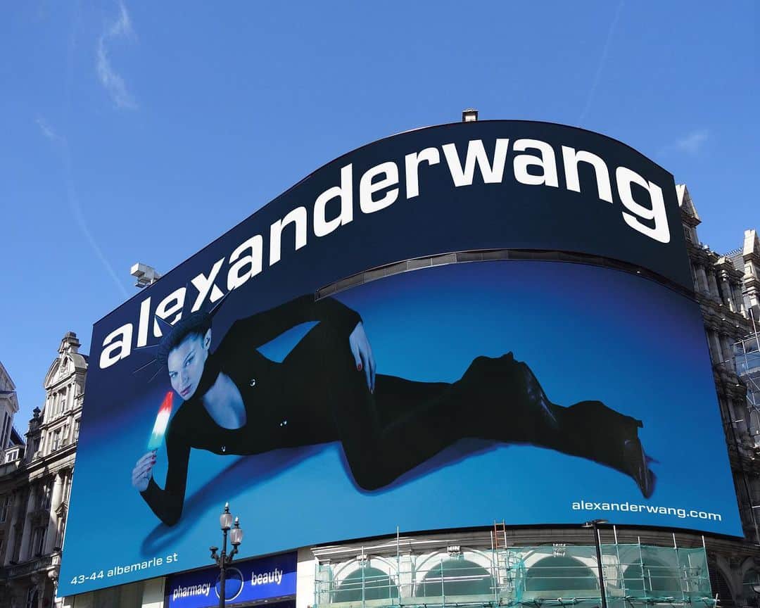 アレキサンダー・ワンのインスタグラム：「You can take alexanderwang out of New York, but you can’t take the New York out of alexanderwang. -  Collection 1 2020 is here. Shop the collection online and in-store worldwide.」