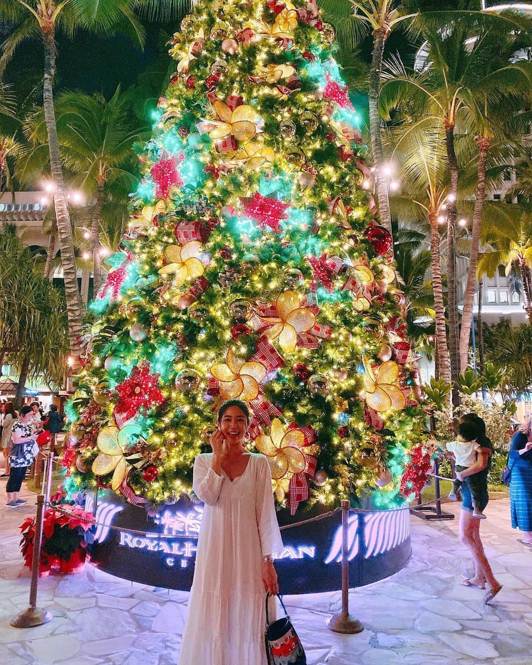 夏目愛美のインスタグラム：「♡ 12月のハワイはとってもキラキラしていて やっぱり一番好き🌴✨ #hawaii #waikiki #christmas #trip #instagood」