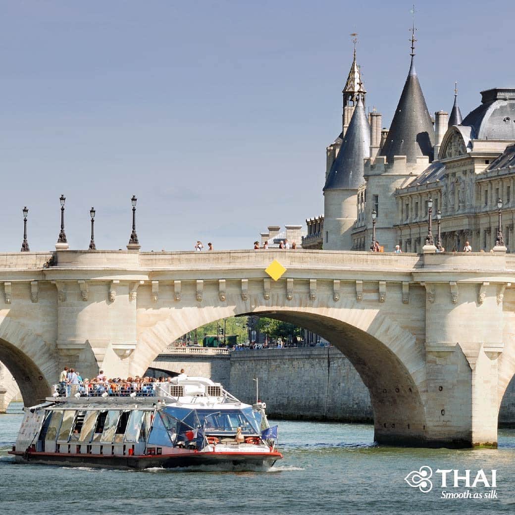 タイ航空さんのインスタグラム写真 - (タイ航空Instagram)「Stretches across the River Seine in Paris, France, is Pont Neuf. Despite the fact that its name literally means "new bridge", it is indeed the oldest bridge in Paris.  #ThaiAirways #PontNeuf #Paris #France #Bridge #FlyTHAItoParis #FlyTHAItoFrance」12月5日 7時59分 - thaiairways