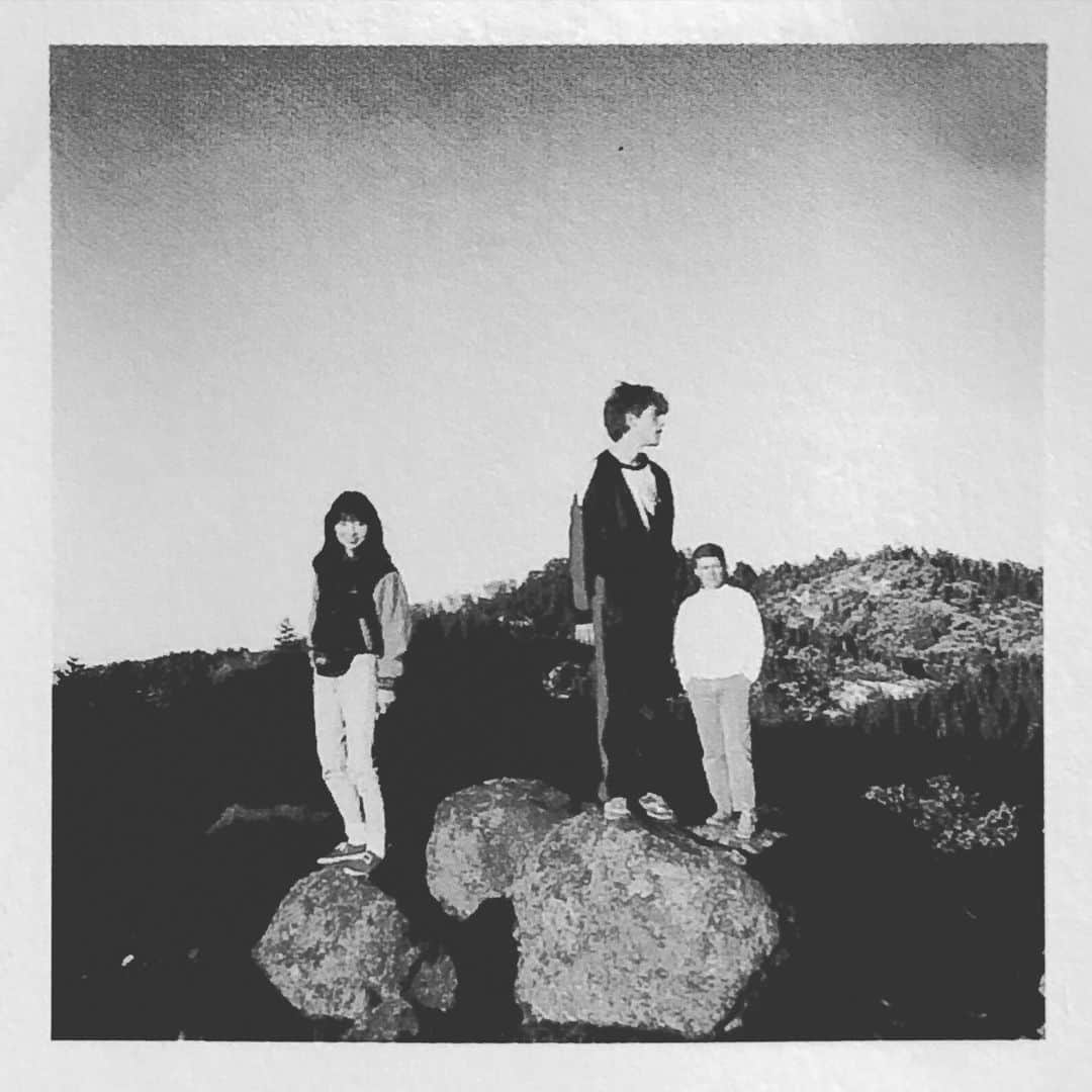 行正り香さんのインスタグラム写真 - (行正り香Instagram)「あはは。見つけました。U2ジャケット真似して撮った、真似になってない写真。二人のホストブラザーたち。アイルランド系だから、U2は彼らの誇りでした。#行正り香 #rikayukimasa」12月5日 8時02分 - rikayukimasa