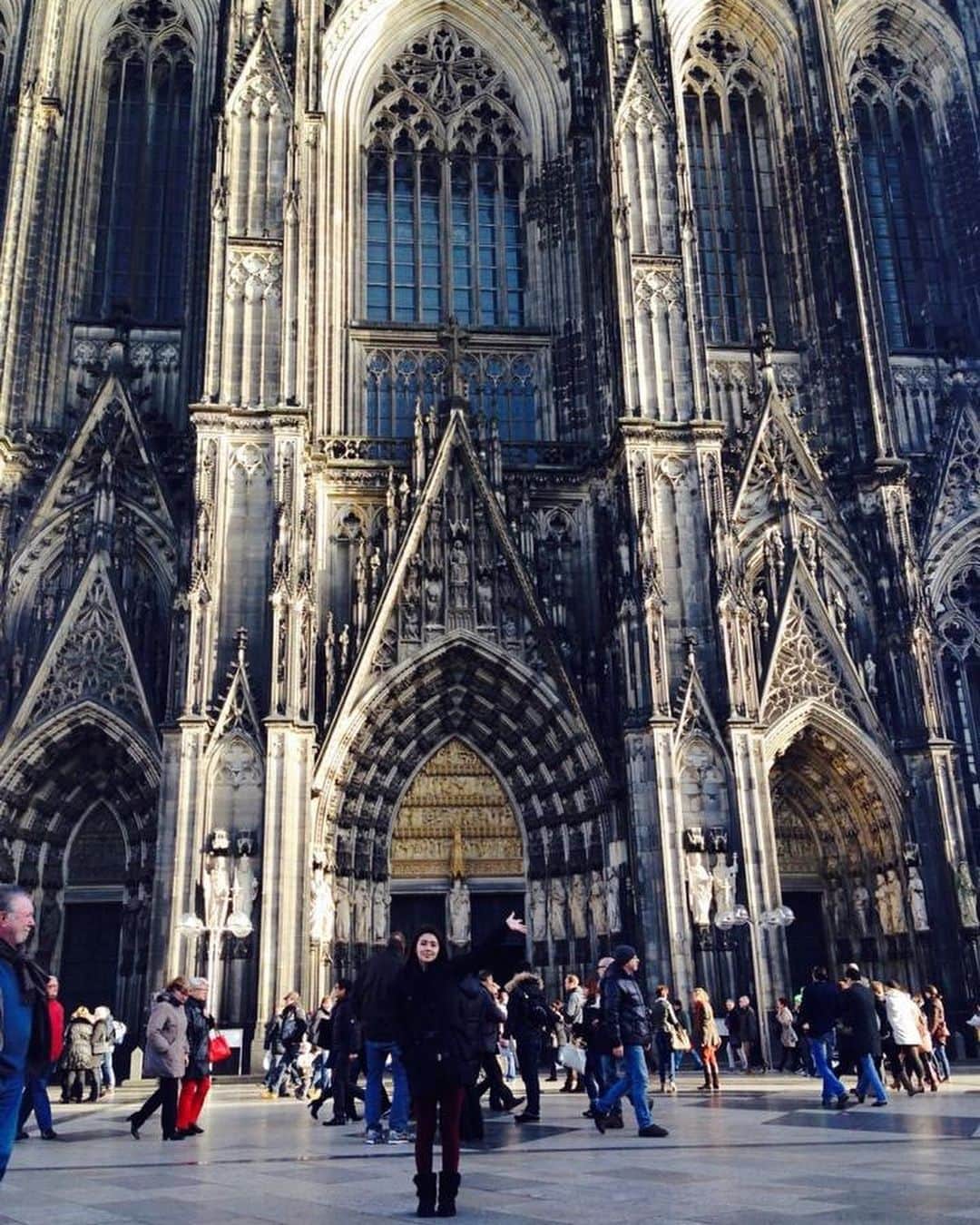 日下裕江さんのインスタグラム写真 - (日下裕江Instagram)「個人的にサグラダファミリアより感動したドイツのケルン大聖堂🥺✨ 立派に聳え立ってて感動したな💓  ヨーロッパ建築は歴史が偉大なり‼︎ またヨーロッパ旅行したい✨  #kölnerdom #colognecathedral #köln #germany #ケルン大聖堂 #ケルン #ドイツ」12月5日 8時07分 - hiroe___h