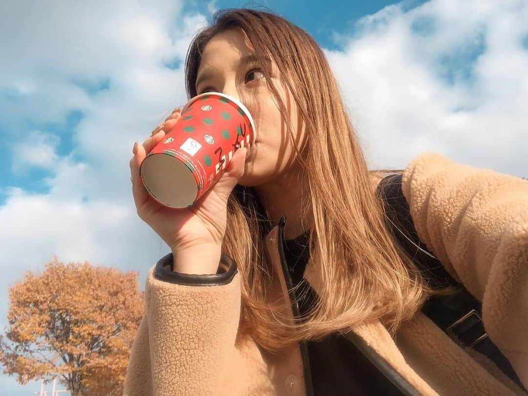 丸高愛実さんのインスタグラム写真 - (丸高愛実Instagram)「珈琲嫌いでずっと紅茶派だったんだけど最近カフェラテが好きになったみたい😆💓 #どうでもいい笑　#実家は珈琲屋　#おはよう☀」12月5日 8時18分 - marutakamanami