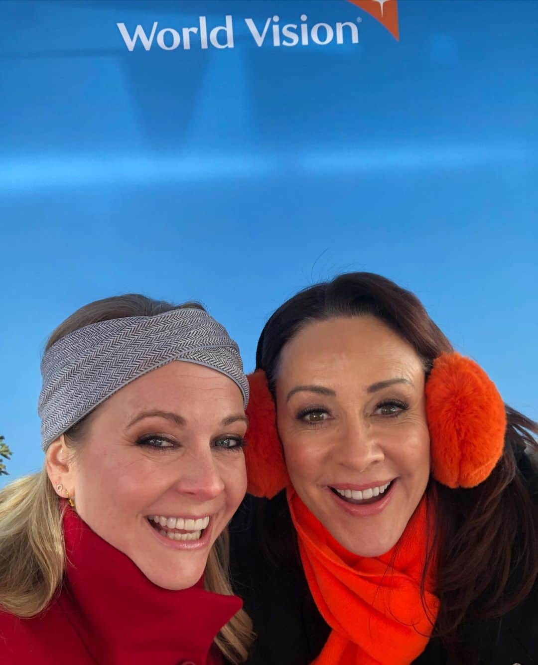 メリッサ・ジョーン・ハートさんのインスタグラム写真 - (メリッサ・ジョーン・ハートInstagram)「I adore @patriciaheaton and all she does for @worldvisionusa and in her work to keep us laughing and entertained on her brilliant shows. #classact」12月5日 8時19分 - melissajoanhart