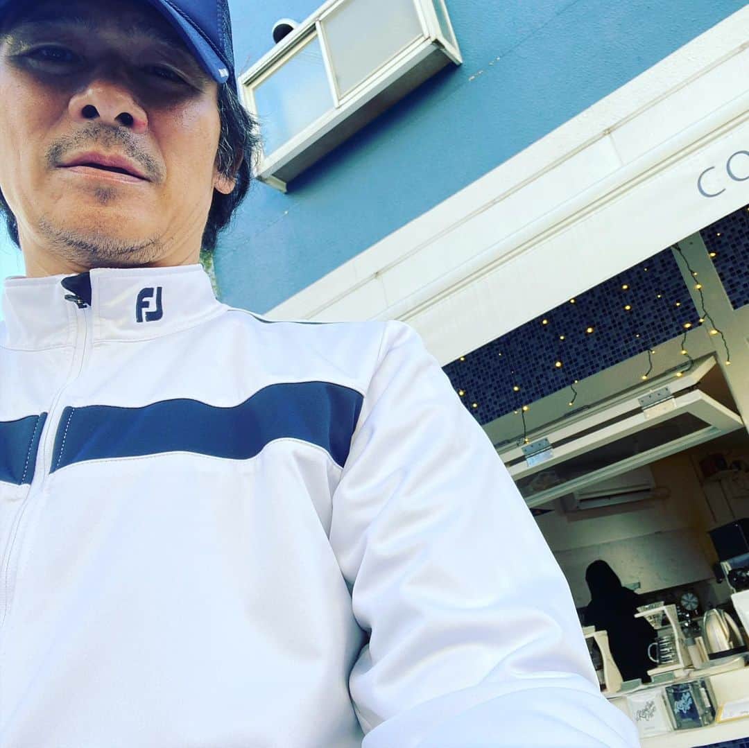 伊原剛志さんのインスタグラム写真 - (伊原剛志Instagram)「散歩がてら豆を買いに。 最近、坂口憲二とこのコーヒー豆にハマってる。」12月5日 17時56分 - tsuyoshi_ihara