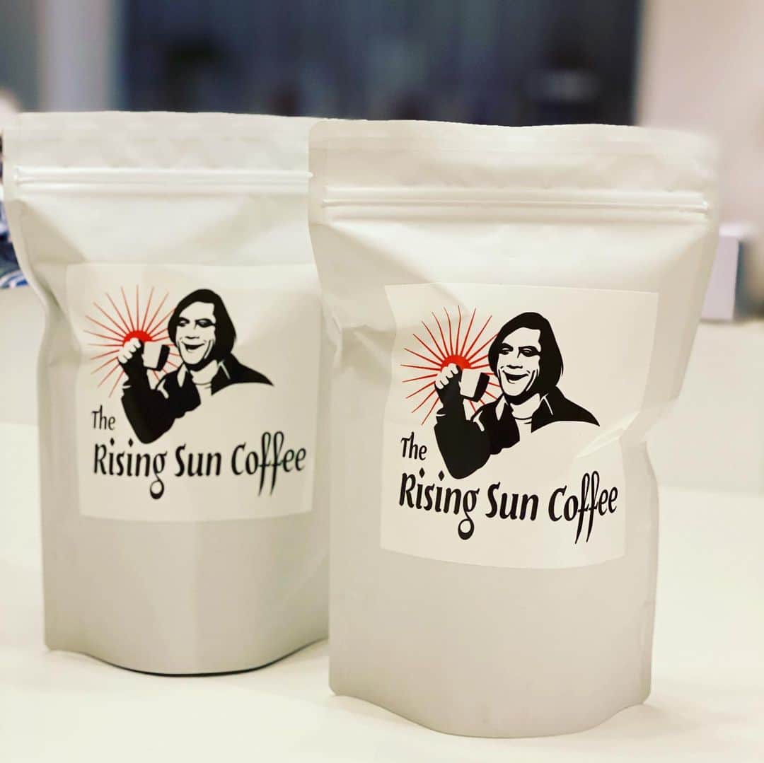 伊原剛志さんのインスタグラム写真 - (伊原剛志Instagram)「散歩がてら豆を買いに。 最近、坂口憲二とこのコーヒー豆にハマってる。」12月5日 17時56分 - tsuyoshi_ihara