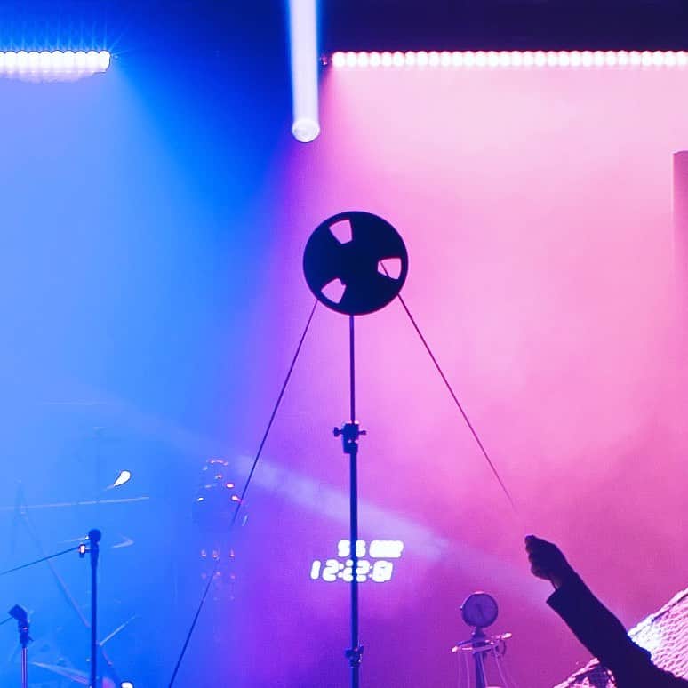 Open Reel Ensembleのインスタグラム：「✇____🔔﻿ ﻿ ✇_We played_✇﻿ Tape Crash (New Playstyle!)﻿ ﻿ ─﻿ ﻿ ✇_演奏しました_✇﻿ テープ・クラッシュ（新奏法！）﻿ ﻿ ﻿ from ZUTOMAYO's MOGU MOGU TOUR at Zepp Tokyo﻿ ﻿ #openreelensemble #reeltoreel #tape #magnetikpunk  #ずっと真夜中でいいのに #潜潜ツアー #秋の味覚編」