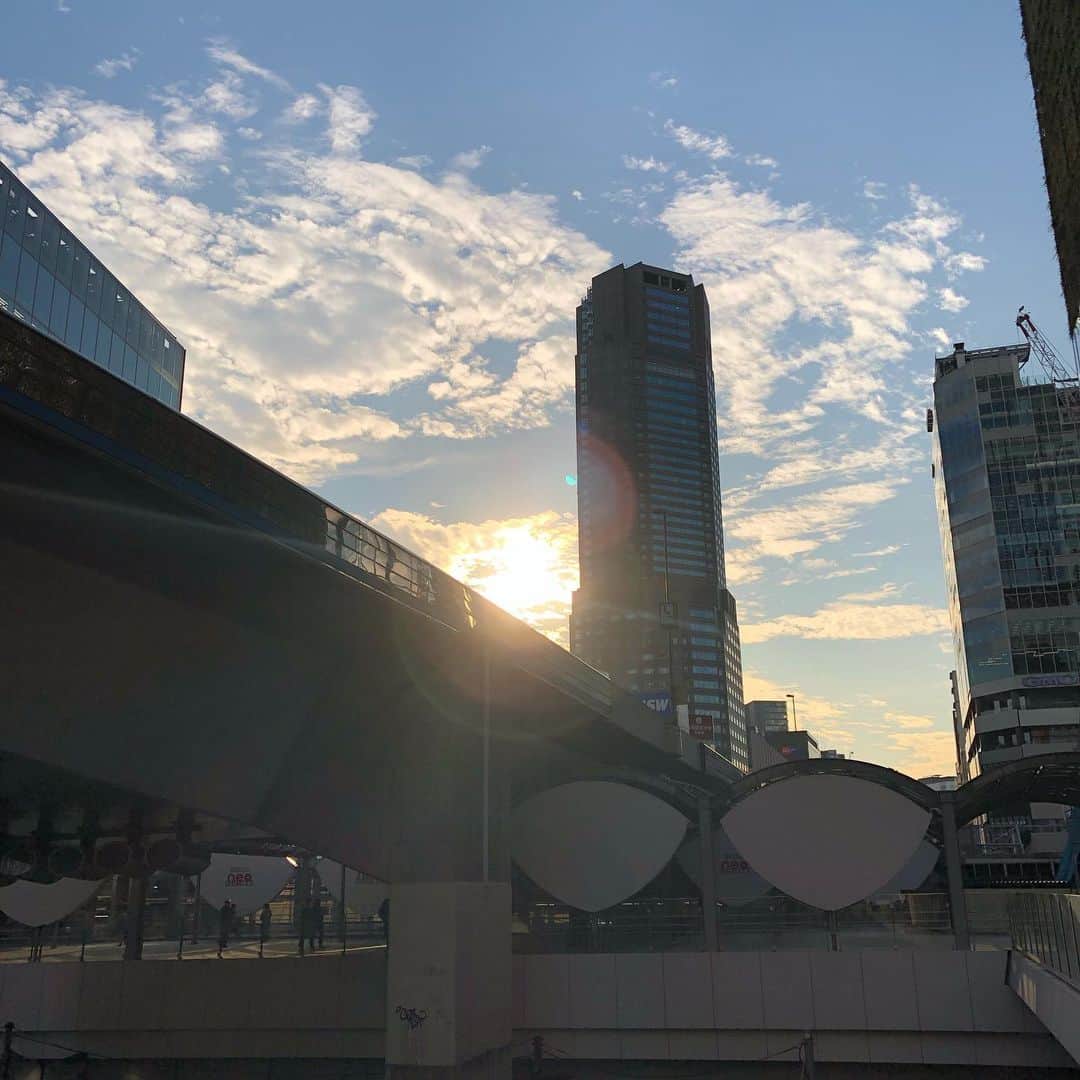 佐伯紅緒さんのインスタグラム写真 - (佐伯紅緒Instagram)「ネオ渋谷。 最近虹をよく見ます。  #ネオ渋谷」12月5日 18時04分 - beniosaeki