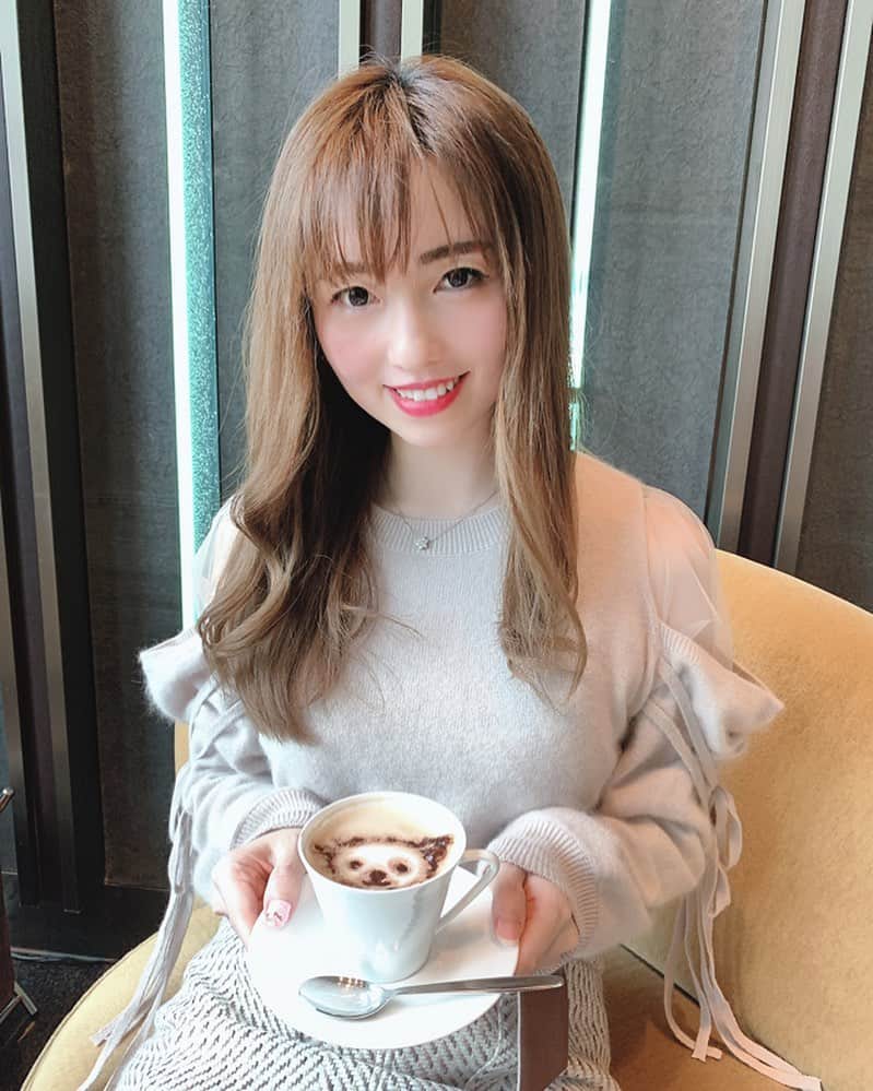 のインスタグラム：「☕️🧸💕💕﻿ GLP-1ダイエットを始めて2週間❣️ ﻿ ﻿ 先日、磯村先生 @tcb_iso に経過を見てもらいに﻿ 東京中央美容外科中野院 @tcbnakano に行ってきました❣️﻿ ﻿ 外食ばかりで甘いものも美味しいごはんも大好きな私だけど1.5キロ減ったよー🤗﻿ ﻿ この写真の時も半分くらいしか食べられなくて﻿ 少しは胃が小さくなったかな❓﻿ あとチョコレートを大量に食べられなくなったのと脂っこいものもあまり受けつけなくなりました💦﻿ ﻿ ﻿ 磯村先生は優しくて話しやすいから相談しやすいです🎶﻿ ﻿ ﻿ ﻿ #ダイエットならTCB東京中央美容外科 #美容整形ならTCB東京中央美容外科 #東京中央美容外科  #美容外科 #中野 #東京中央美容外科中野院 #ダイエットなら磯村亮輔  #磯村亮輔 #磯村先生 #GLP1ダイエット #TCB #中野﻿ ﻿ ﻿ ﻿ このスナのトップス﻿ お友達に大好評💕💕 ﻿ tops @snidel_official ﻿ skirt @lily_brown_official」