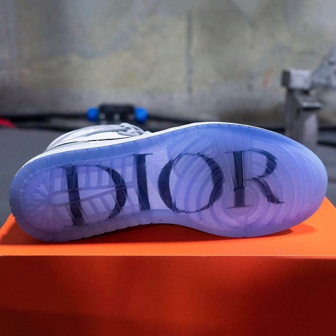 Blonde Saladさんのインスタグラム写真 - (Blonde SaladInstagram)「💖 DIOR JORDANS 💖 yay or nay? #theblondesalad #jordan #dior」12月5日 18時21分 - theblondesalad