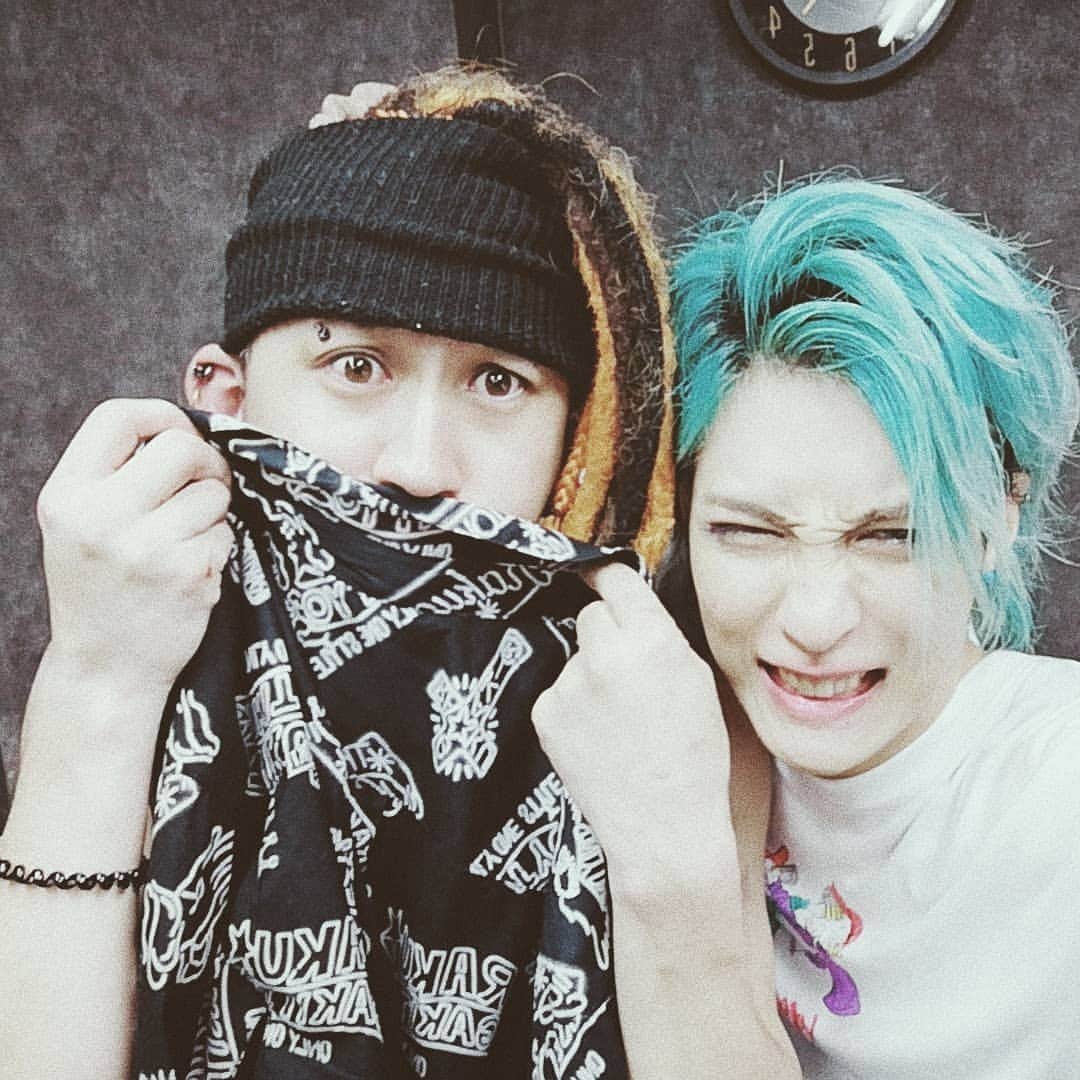 S!N（シン）さんのインスタグラム写真 - (S!N（シン）Instagram)「ツーショいっぱい👨‍👦 MiAさん(ex.MEJIBRAY) 朋さん(DADAROMA) ミト充さん(オメでたい頭でなにより) 来夢さん(キズ)」12月5日 18時16分 - sin_nrn