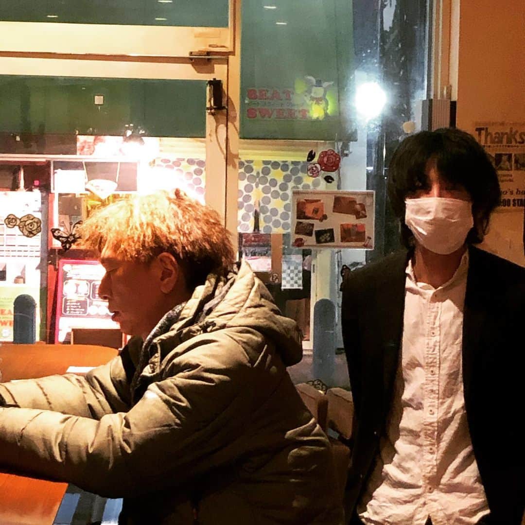 山川のりをのインスタグラム：「今夜は八王子カヨズバーにてギターパンダ  ライブです。 19時/20時、投げ銭+ドリンク代。共演はサンシモン君。お近くの方々会いにきてアイニージュー！」