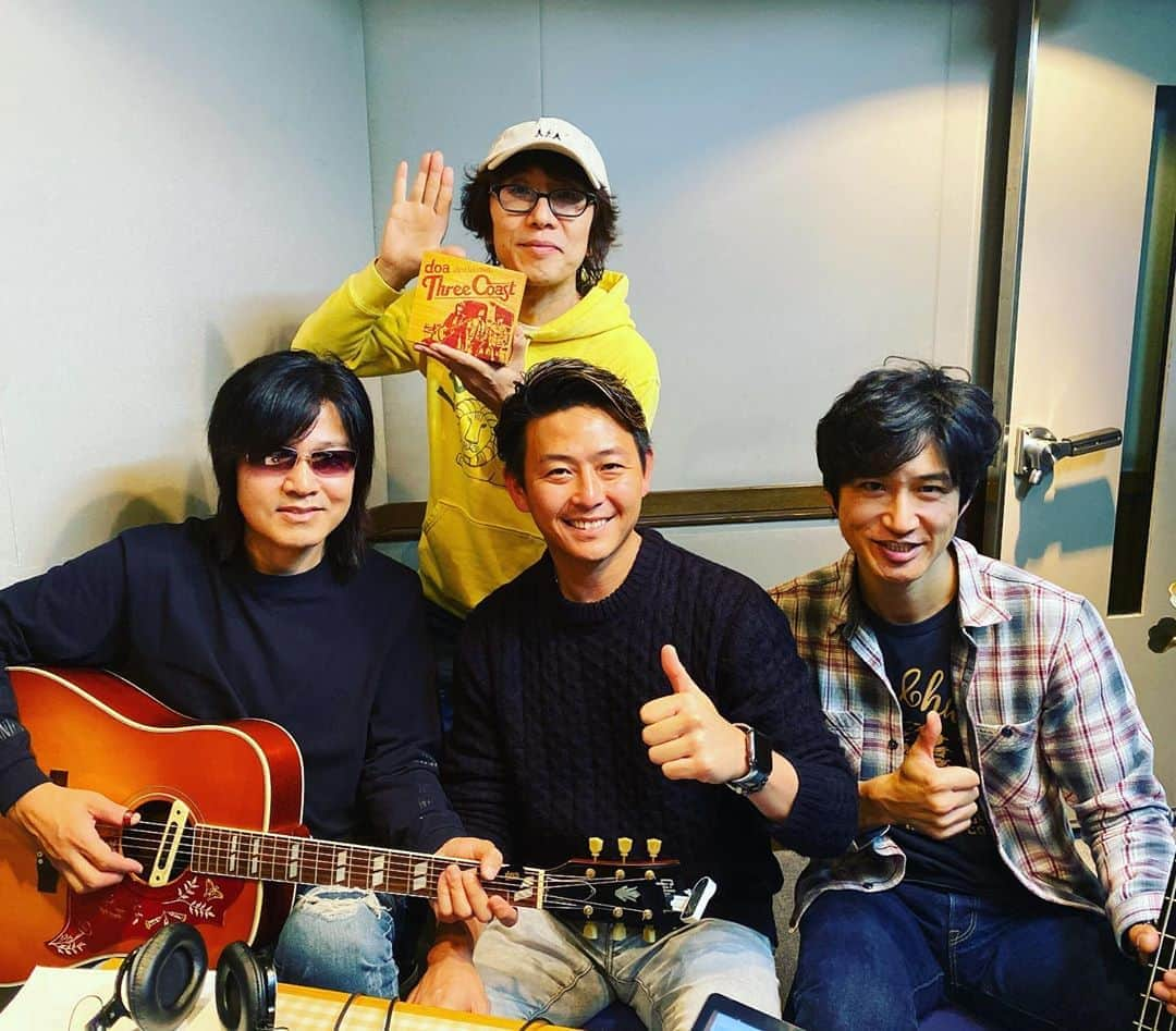 吉本大樹さんのインスタグラム写真 - (吉本大樹Instagram)「#TheALFEE #坂崎幸之助 さんの 「『坂崎さんの番組』という番組」の収録でした。いつも #doa を褒めてくださってありがとうございます！ 今回は #Carpenters の曲をセッションしました。坂崎さんのスリーフィンガーヤバカッコ良かった！ 放送は年明けの予定ですが詳細はまたHPなどで✋🏻 #3ピース #ハモ #コーラス #大先輩」12月5日 18時20分 - hiroyoshimoto