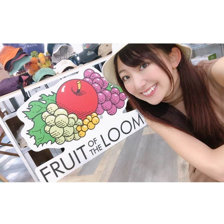 のインスタグラム：「#fruitoftheloom ﻿ 2020ssの新作展示会😘🌈﻿ パジャマや帽子、バッグがどれもポップでかわいくって見てるだけでウキウキした♪﻿ 最近#17ライブ ﻿ 配信頑張ってるから部屋着いっぱい欲しくって🤩﻿ チェックのパジャマをオーダーしたの🎉﻿ 届くの楽しみ❣️﻿ ﻿ ﻿ ﻿ ﻿ #フルーツオブザルーム ﻿ #部屋着 ﻿ #ルームウェア ﻿ #パジャマ ﻿ #展示会 ﻿ #新作 ﻿ #2020ss #2020ss展示会」