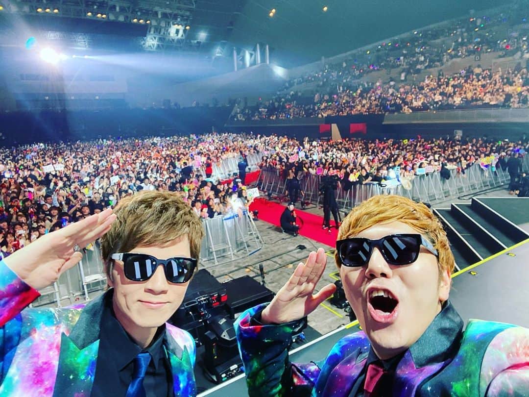 HIKAKINのインスタグラム：「YouTubeFanFest2019ありがとうございました😎😎🎉初披露した新曲『夢』は12月15日（日）SeikinTVにて公開予定！お楽しみに✨  #YTFF #YTFF2019」