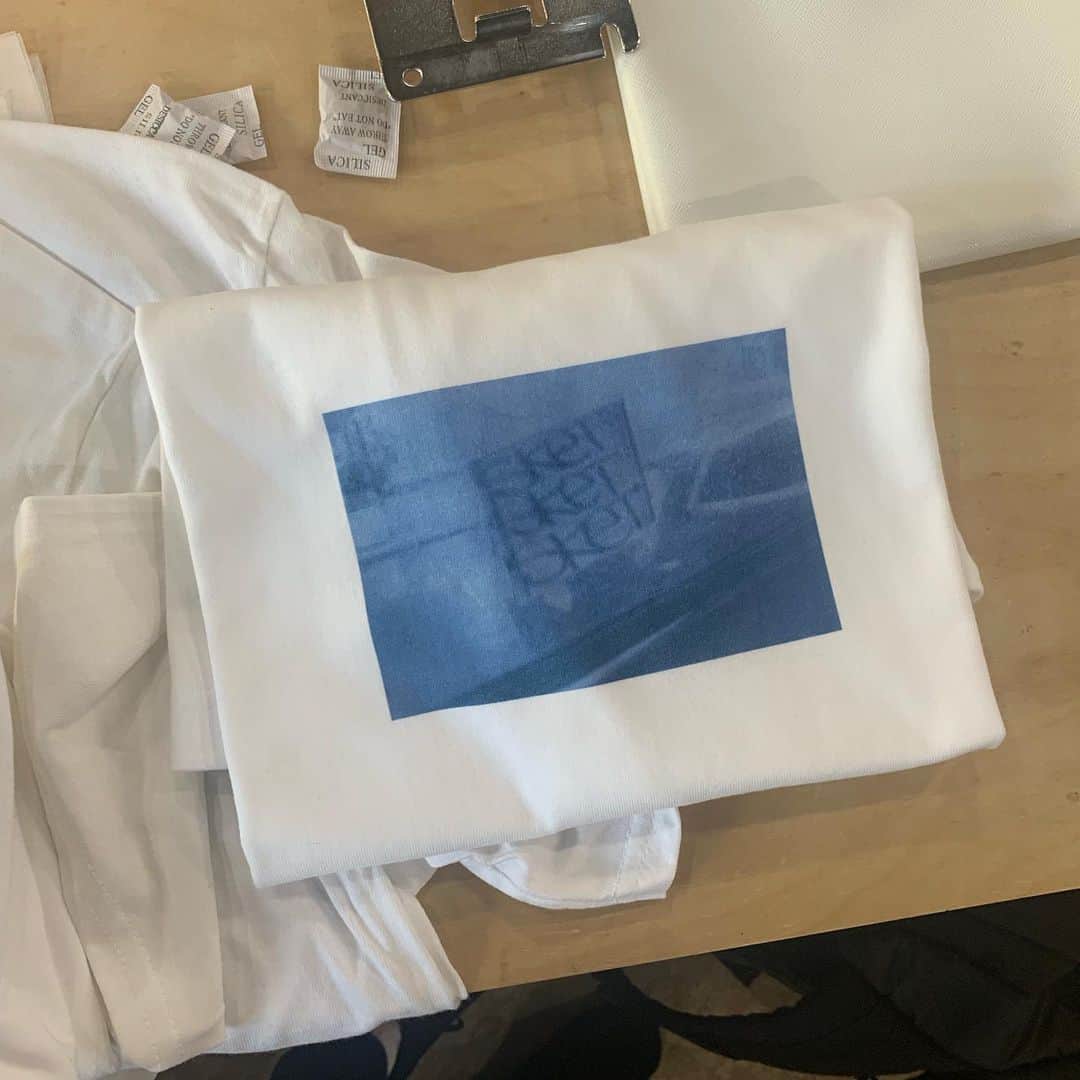 柴田ひかりさんのインスタグラム写真 - (柴田ひかりInstagram)「お知らせ📢﻿ cyanotype t-shirts を作りました﻿ zineも作成予定です﻿ 販売についてはしばらくお待ち下さい🙏﻿ @rkhtbs」12月5日 18時40分 - shibatahikari