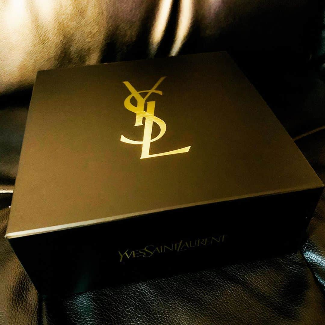 川村壱馬さんのインスタグラム写真 - (川村壱馬Instagram)「Thanks🎁✨ @ysl  @yslbeauty  #SAINTLAURENT #YvesSaintLaurent」12月5日 18時40分 - rmpg_kazuma_kawamura