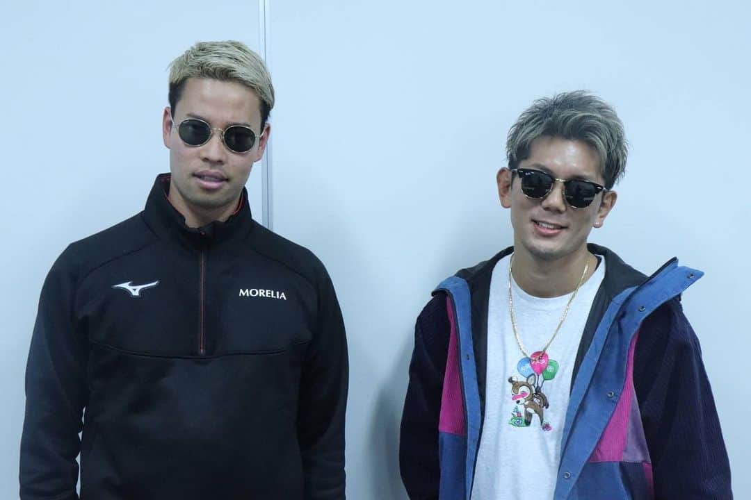 マキヒカのインスタグラム：「. . 皇治さんと YouTube撮影させていただきました😭🥊面白くてめちゃくちゃカッコよくて優しすぎました🥊動画お楽しみに😎チャンネル登録してお待ちください🤨❤️ . #皇治 選手 #皇治は俺たちのスーパースター #K1 #なにわのKOエンペラー #どんな動画でどんな内容撮ったかを書くのは自粛しますが #太ももがメチャクチャ痛い #何があったかは分かりません #1週間経ってます #まだ痛い #何があったかは分かりません #記憶にない #痛みだけがある #ぴえん」